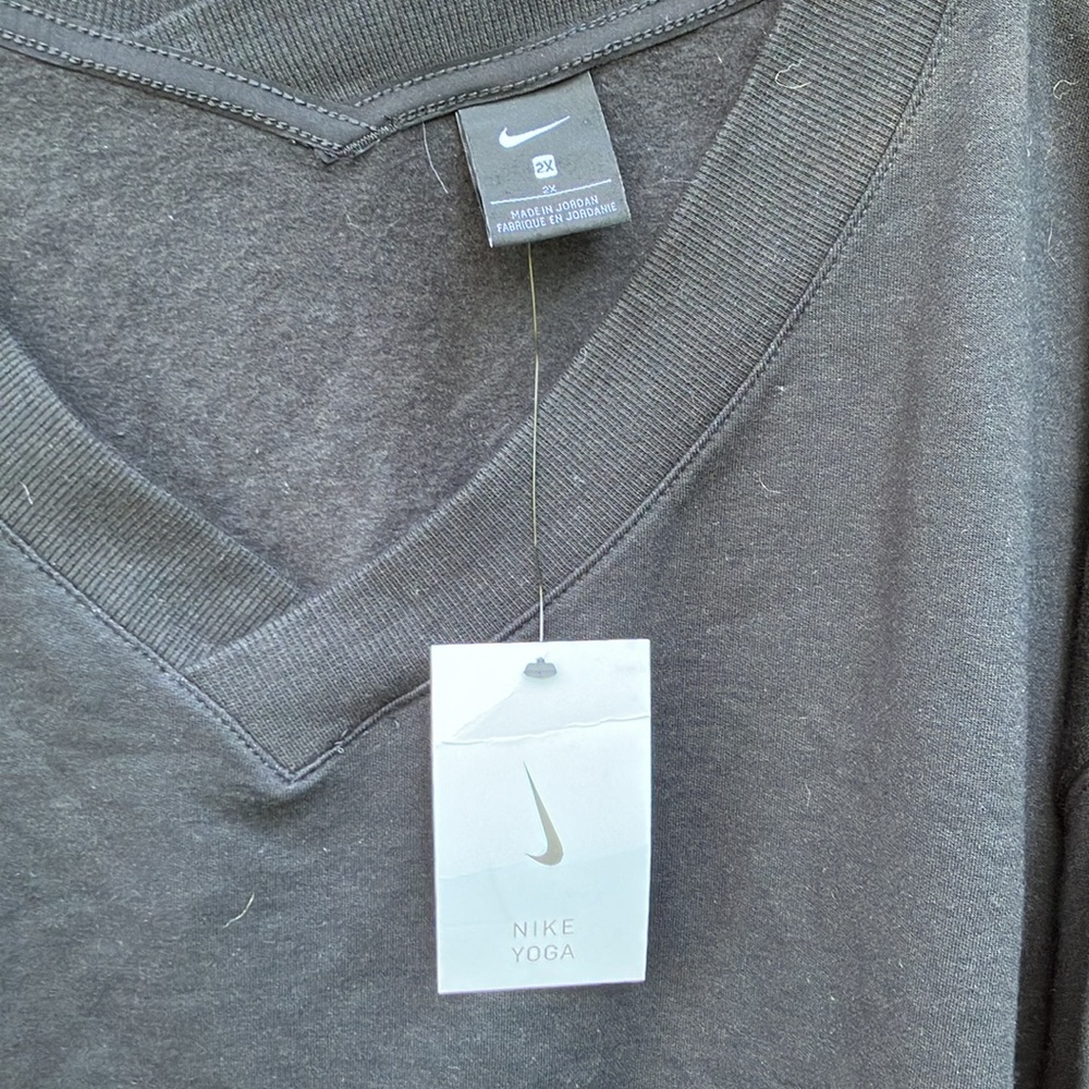 NWT sz 2X Nike Yoga black crop long sleeve v neck sweatshirt - Picture 2 of 6
